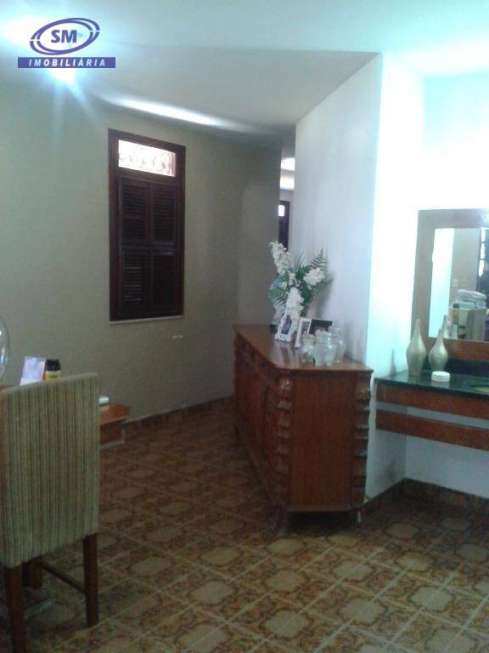 Casa com 3 Quartos para Alugar, 240 m² por R$ 2.500/Mês Rua Eliseu Uchôa Beco - Guararapes, Fortaleza - CE