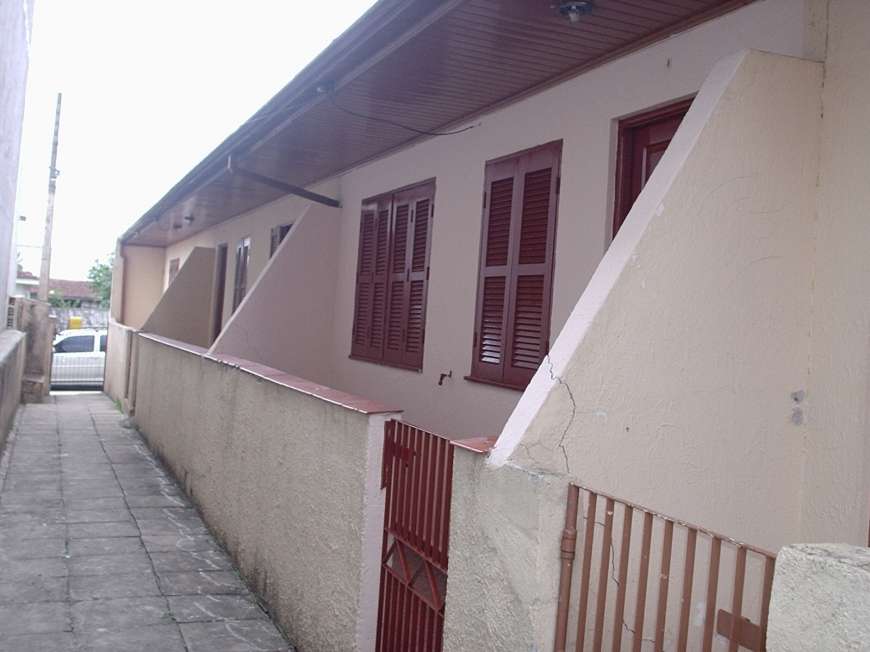 Casa com 2 Quartos para Alugar, 55 m² por R$ 550/Mês Rua Visconde do Rio Branco, 2864 - Centro, São José dos Pinhais - PR