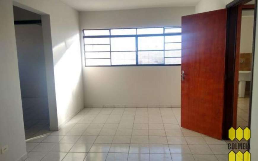Apartamento com 2 Quartos para Alugar por R$ 700/Mês Rua Ourinhos, 273 - Vila Carvalho, Campo Grande - MS
