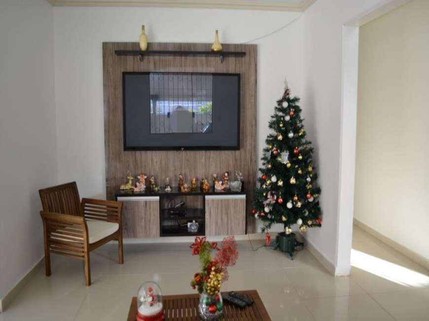 Casa com 3 Quartos à Venda, 240 m² por R$ 550.000 Nossa Senhora das Graças, Manaus - AM
