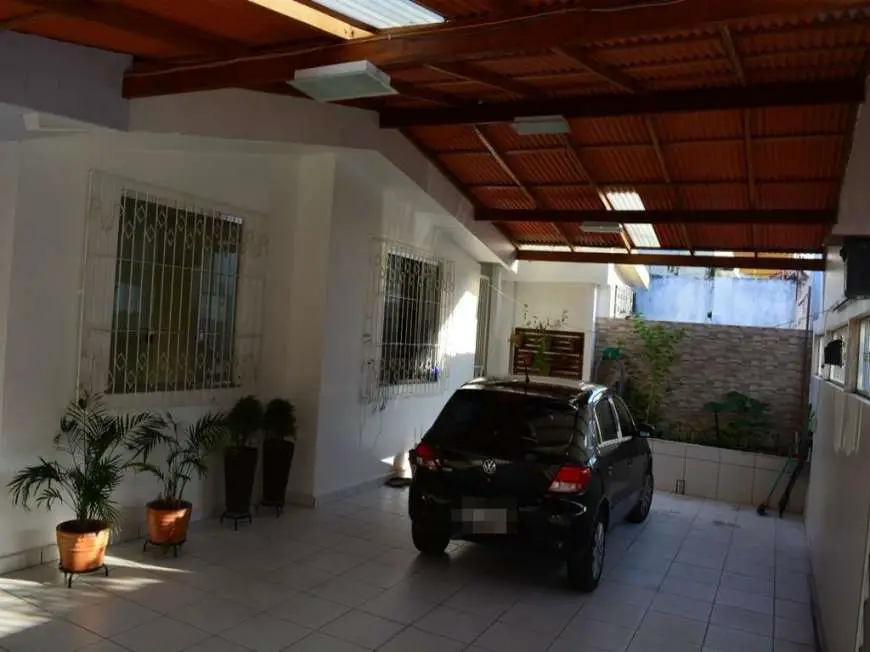 Casa com 3 Quartos à Venda, 240 m² por R$ 550.000 Nossa Senhora das Graças, Manaus - AM