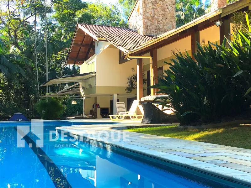 Casa com 3 Quartos à Venda, 360 m² por R$ 1.300.000 Velha, Blumenau - SC