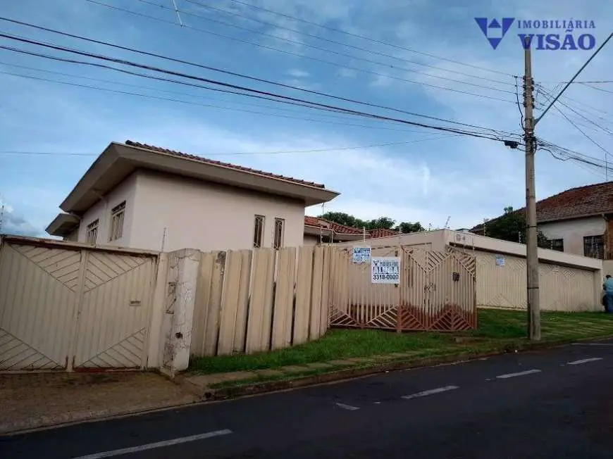 Casa com 4 Quartos para Alugar, 400 m² por R$ 5.000/Mês Centro, Uberaba - MG