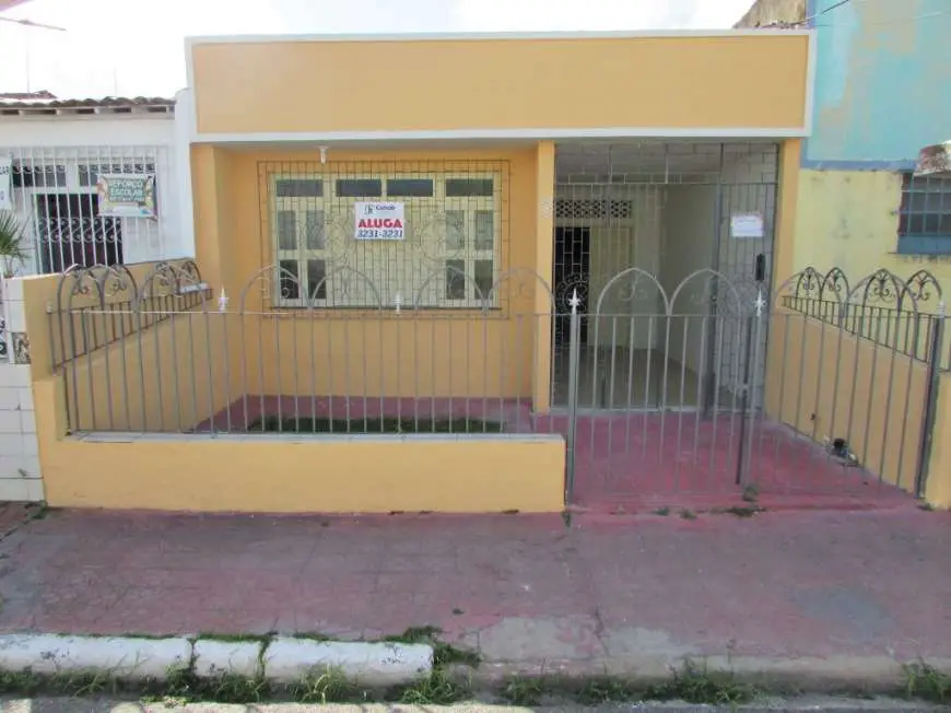 Casa com 4 Quartos para Alugar, 150 m² por R$ 850/Mês Pereira Lobo, Aracaju - SE