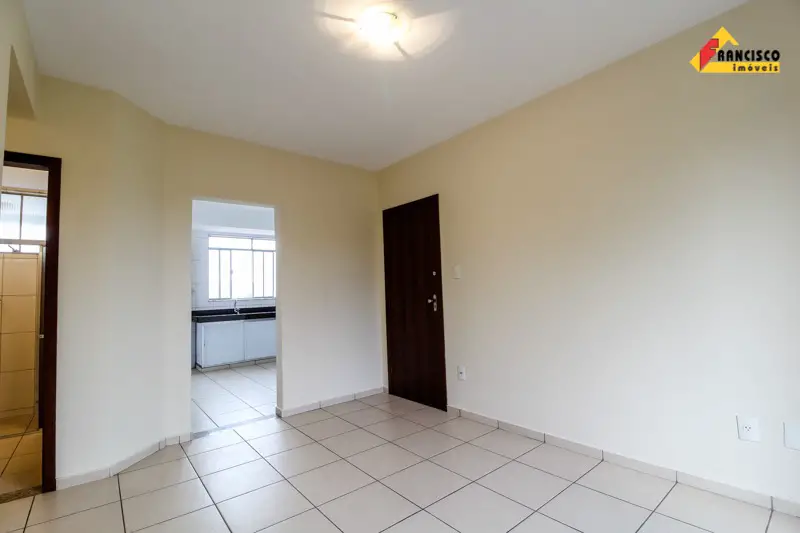 Apartamento com 3 Quartos para Alugar, 90 m² por R$ 650/Mês Rua Industrial, 190 - Manoel Valinhas, Divinópolis - MG