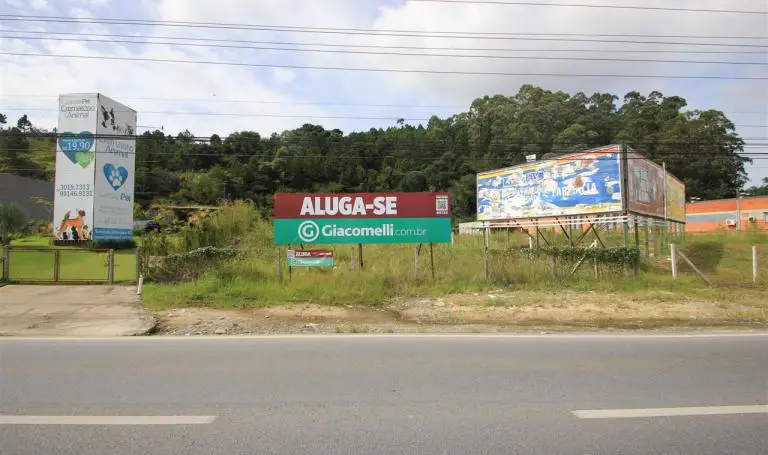 Lote/Terreno para Alugar, 1050 m² por R$ 3.200/Mês Rua Jaci Schlichting de Lins - Praia Comprida, São José - SC