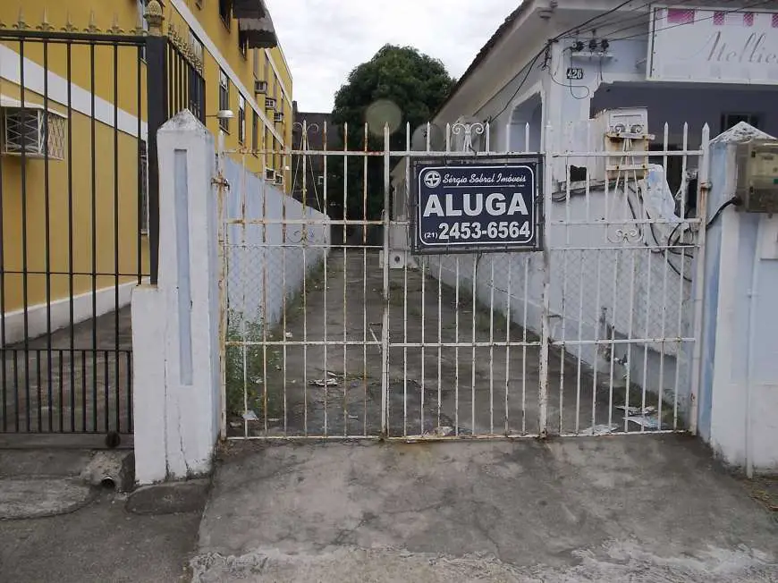 Casa com 2 Quartos para Alugar, 80 m² por R$ 1.512/Mês Rua das Azaléas, 426 -  Vila Valqueire, Rio de Janeiro - RJ