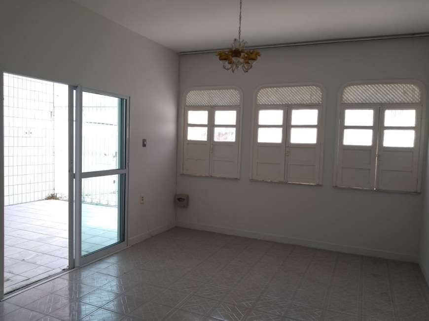Casa com 2 Quartos para Alugar, 252 m² por R$ 2.000/Mês Salgado Filho, Aracaju - SE