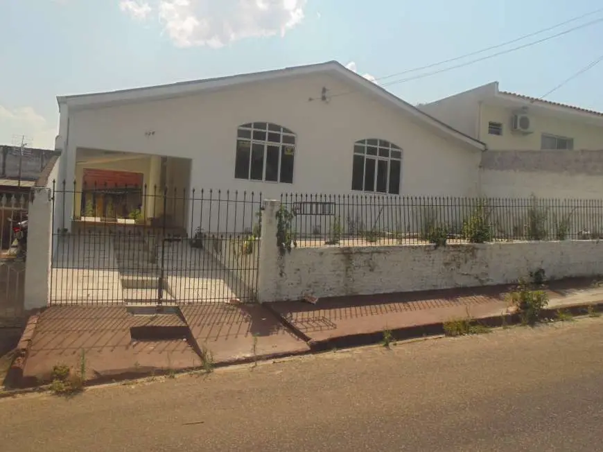 Casa com 2 Quartos para Alugar por R$ 750/Mês Rua Vitória-Régia, 136 - Contorno, Ponta Grossa - PR