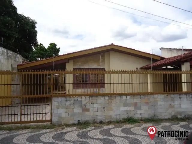 Casa com 3 Quartos à Venda, 220 m² por R$ 920.000 Sao Joao, Feira de Santana - BA