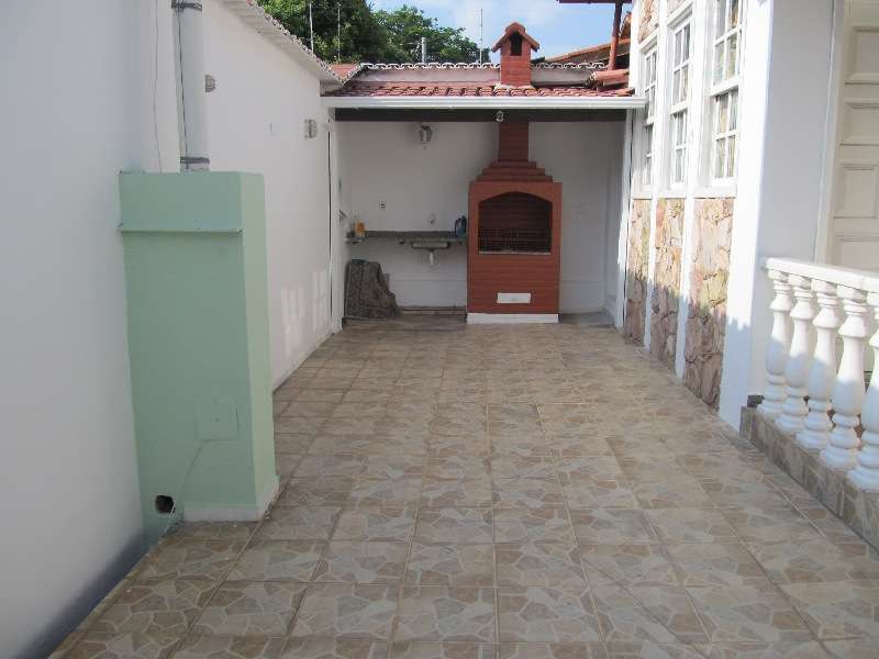 Casa com 3 Quartos para Alugar, 230 m² por R$ 2.000/Mês Rua Comandante Ary Lopes - Santa Amélia, Belo Horizonte - MG