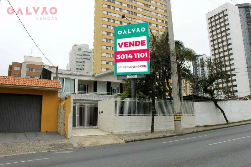 Casa com 3 Quartos à Venda, 330 m² por R$ 1.650.000 Rua São Luiz, 192 - Cabral, Curitiba - PR