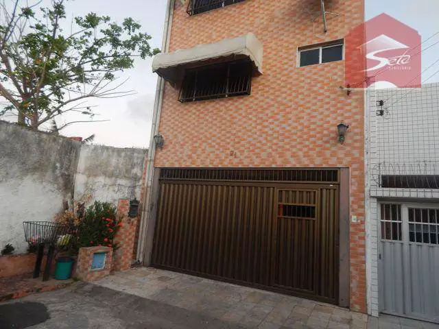 Casa com 2 Quartos para Alugar, 243 m² por R$ 3.000/Mês Rua Inácio Barroso - Benfica, Fortaleza - CE
