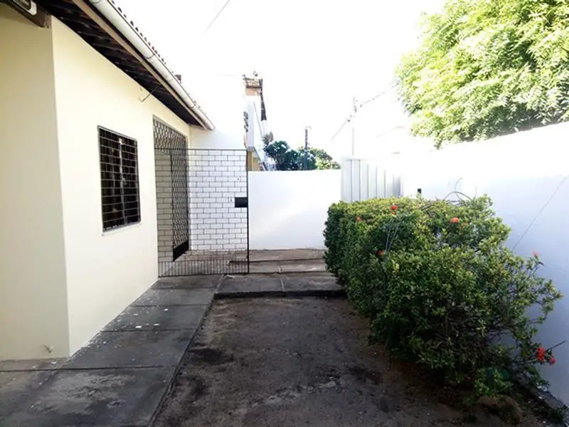 Casa com 3 Quartos para Alugar, 140 m² por R$ 1.500/Mês Rua Vicente Lopes, 910 - Cambeba, Fortaleza - CE