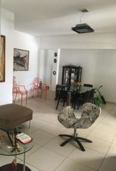 Casa com 4 Quartos à Venda, 300 m² por R$ 1.200.000 Bessa, João Pessoa - PB