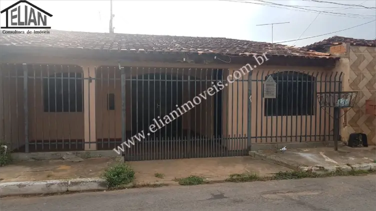 Casa com 3 Quartos para Alugar, 200 m² por R$ 950/Mês Grande Terceiro, Cuiabá - MT