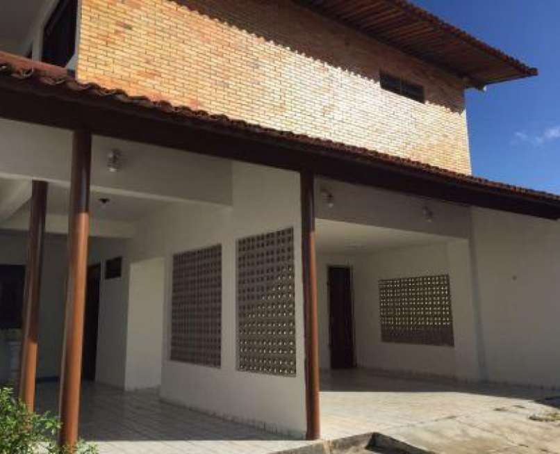 Casa com 3 Quartos à Venda, 257 m² por R$ 650.000 Bessa, João Pessoa - PB