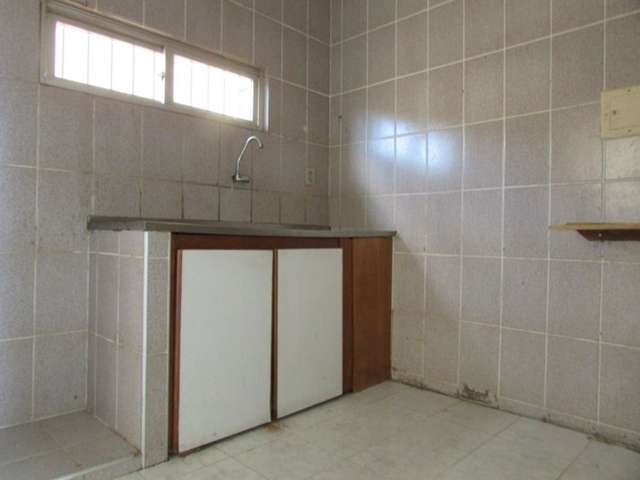 Apartamento com 2 Quartos para Alugar, 71 m² por R$ 850/Mês Avenida Sargento Hermínio Sampaio, 2755 - Sao Gerardo, Fortaleza - CE
