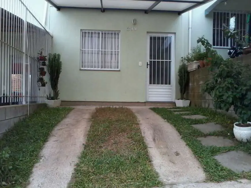 Sobrado com 2 Quartos à Venda, 58 m² por R$ 145.000 Rua Santa Rufato Silva - Desvio Rizzo, Caxias do Sul - RS