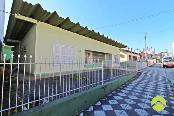 Casa com 3 Quartos para Alugar, 398 m² por R$ 2.500/Mês Vila Nova, Blumenau - SC