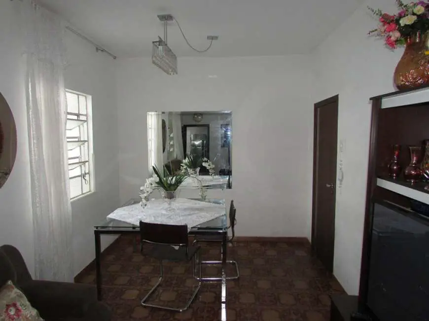 Casa com 4 Quartos para Alugar, 90 m² por R$ 1.300/Mês Centro, Divinópolis - MG