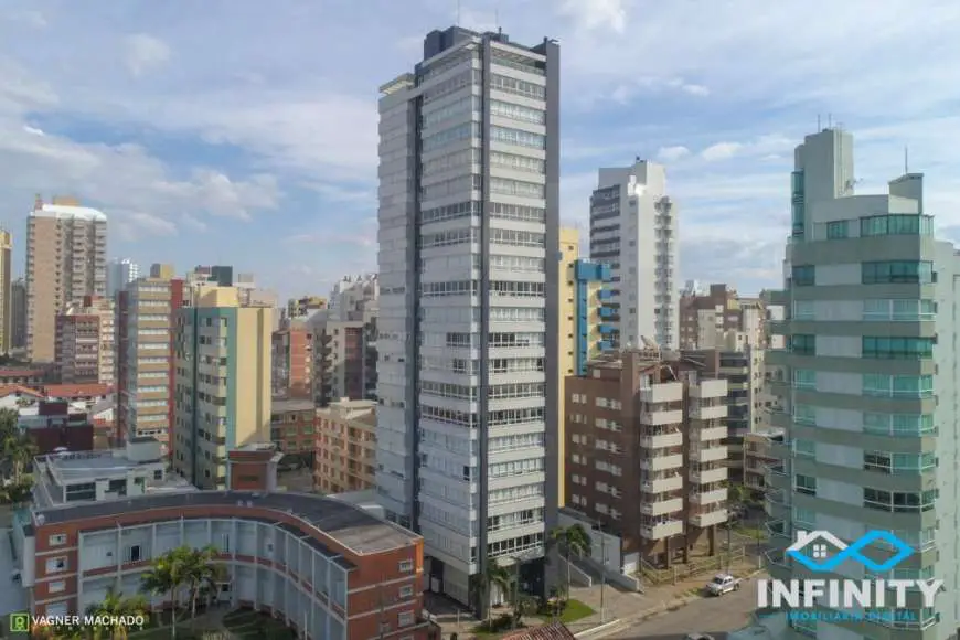 Apartamento com 4 Quartos à Venda, 243 m² por R$ 2.700.000 Rua General Firmíno Paim - Praia Grande, Torres - RS