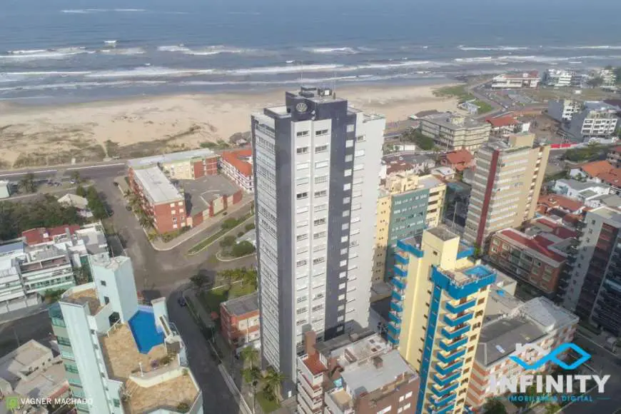 Apartamento com 4 Quartos à Venda, 243 m² por R$ 2.700.000 Rua General Firmíno Paim - Praia Grande, Torres - RS