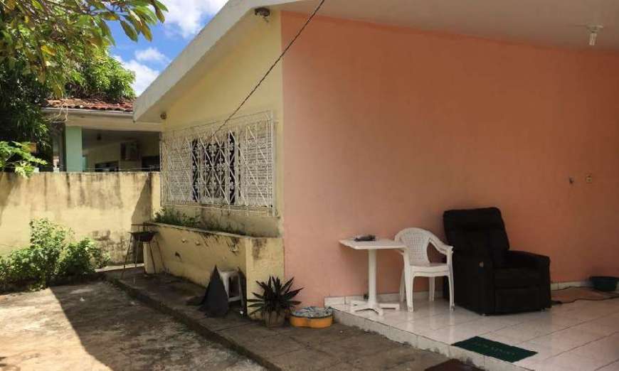 Casa com 3 Quartos à Venda, 372 m² por R$ 329.000 Rua Anahy - Pinheiro, Maceió - AL