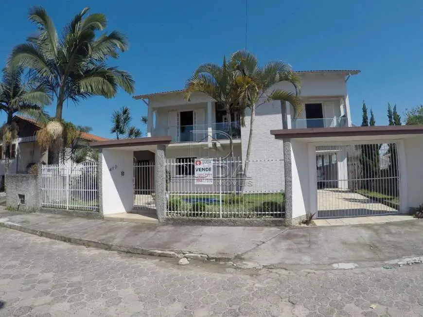Casa com 3 Quartos à Venda por R$ 650.001 Prospera, Criciúma - SC