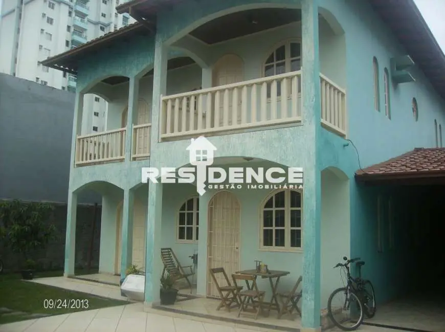 Casa com 4 Quartos para Alugar, 360 m² por R$ 4.000/Mês Avenida Saturnino Rangel Mauro - Praia de Itaparica, Vila Velha - ES