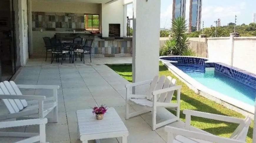 Casa com 5 Quartos para Alugar, 350 m² por R$ 6.000/Mês Estados, João Pessoa - PB