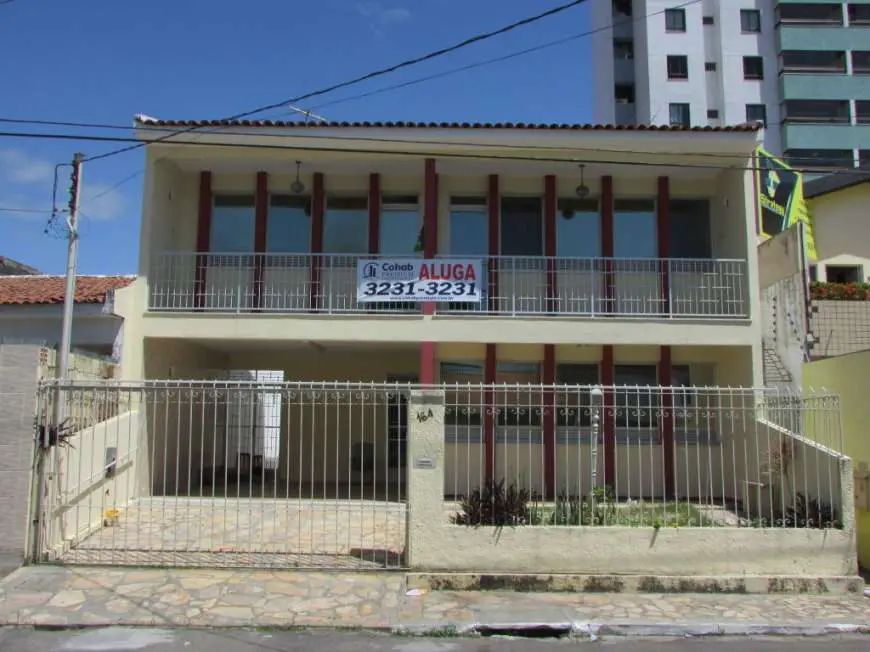 Casa com 4 Quartos para Alugar, 300 m² por R$ 2.500/Mês Salgado Filho, Aracaju - SE
