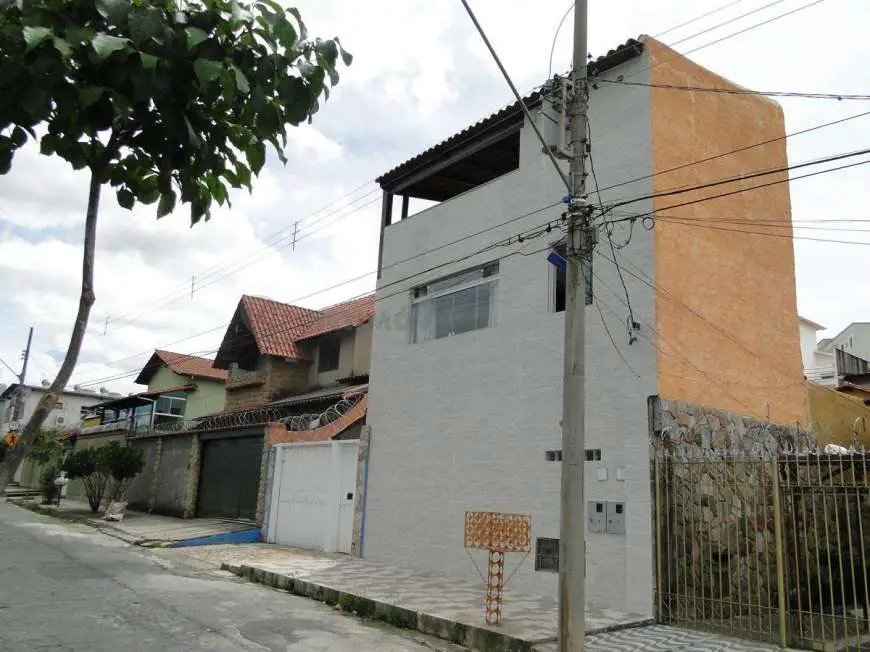 Casa com 4 Quartos à Venda, 310 m² por R$ 900.000 Rua Maria José de Jesus, 183 - Camargos, Belo Horizonte - MG