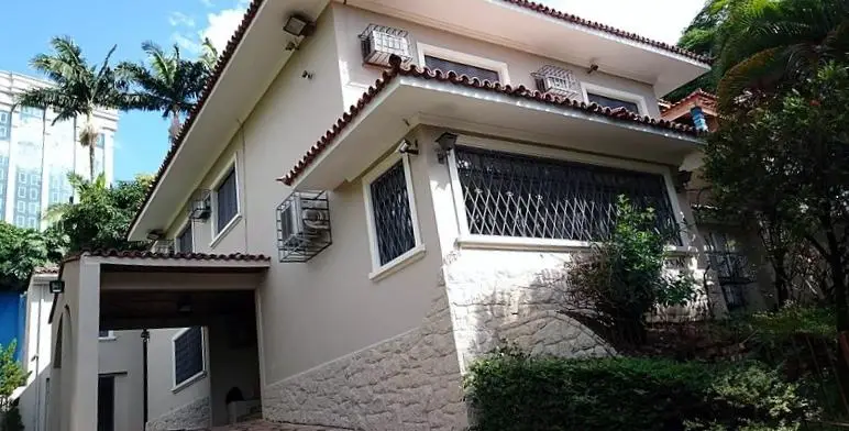 Casa de Condomínio com 3 Quartos para Alugar, 608 m² por R$ 12.000/Mês Pacaembu, São Paulo - SP