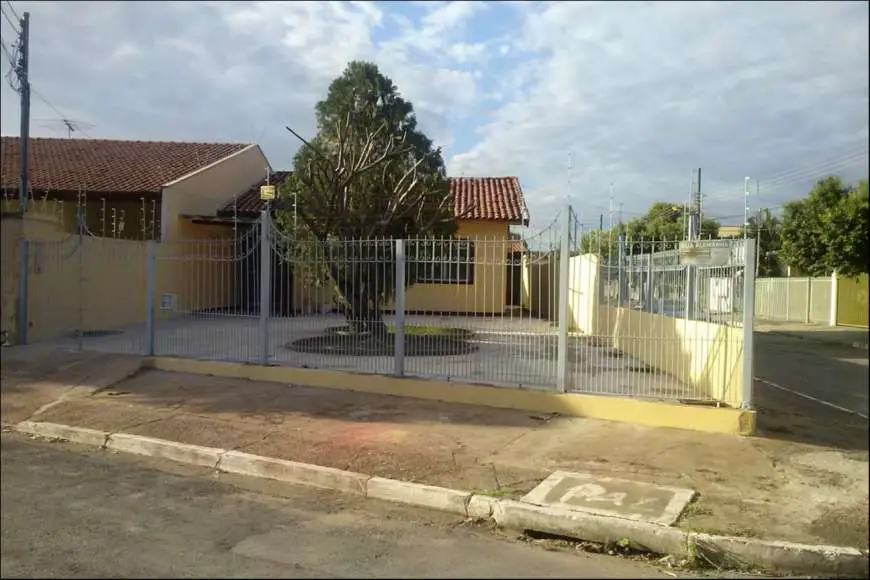 Casa com 3 Quartos para Alugar, 150 m² por R$ 1.400/Mês Jardim Europa, Cuiabá - MT