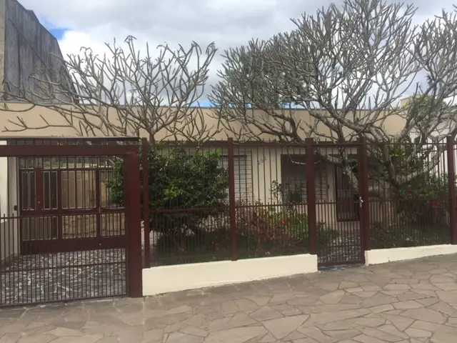 Casa com 3 Quartos para Alugar, 100 m² por R$ 2.900/Mês Rua Jataí - Cristal, Porto Alegre - RS