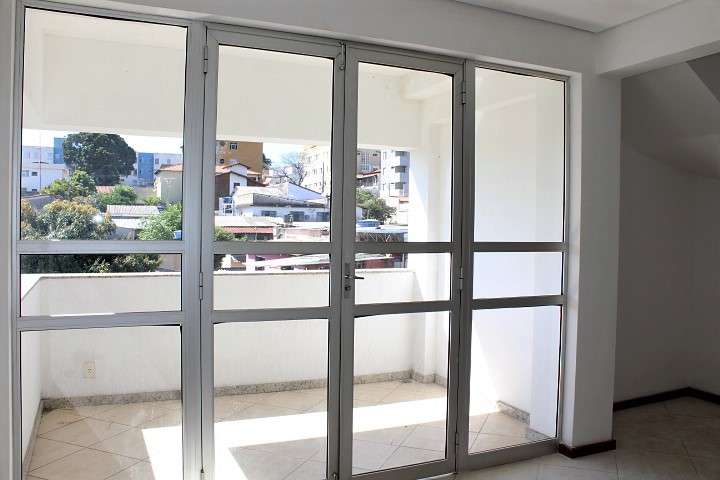 Cobertura com 3 Quartos para Alugar, 198 m² por R$ 1.900/Mês Rua Antônio Olinto - Esplanada, Belo Horizonte - MG