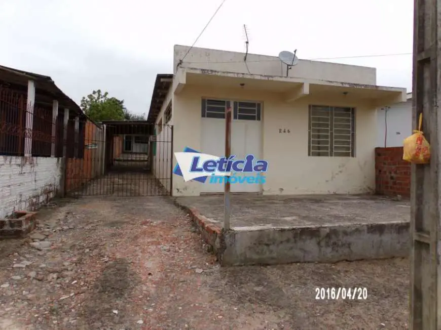 Casa com 2 Quartos à Venda por R$ 320.000 Rua Valdomiro Campos, 367 - Urlândia, Santa Maria - RS