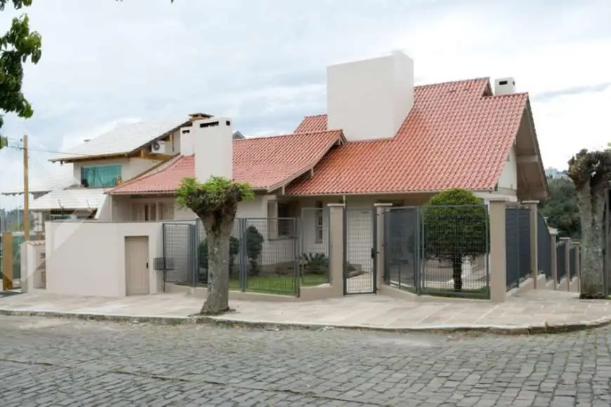 Casa com 3 Quartos à Venda, 532 m² por R$ 1.700.000 Rua Antônio Fornazier, 680 - Santa Rita, Bento Gonçalves - RS