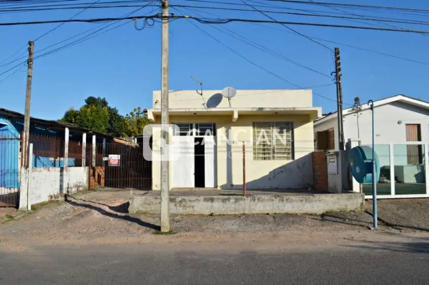 Casa com 3 Quartos à Venda por R$ 350.000 Rua Valdomiro Campos, 246 - Urlândia, Santa Maria - RS