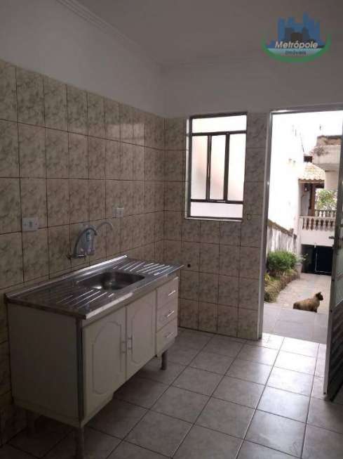 Casa com 1 Quarto para Alugar, 35 m² por R$ 700/Mês Rua Bernardo Rodrigues Fernandes, 96 - Jardim Scyntila, Guarulhos - SP