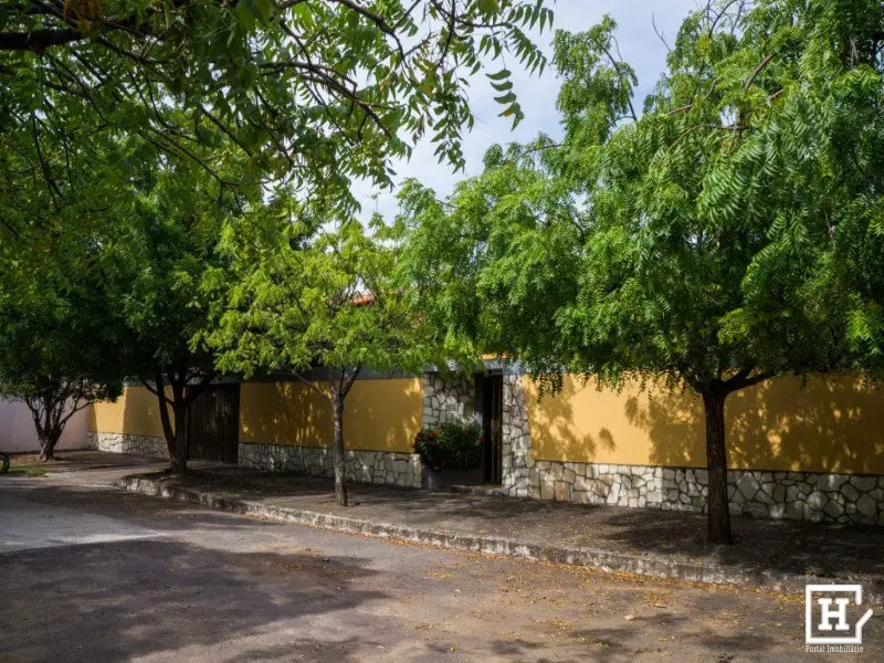 Casa com 4 Quartos à Venda, 200 m² por R$ 595.000 Farolândia, Aracaju - SE