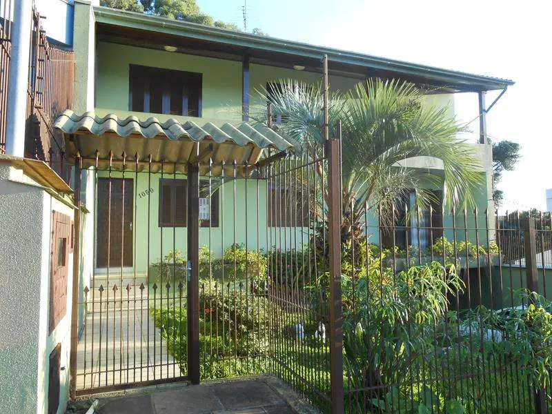 Casa com 6 Quartos à Venda, 330 m² por R$ 1.590.000 Panazzolo, Caxias do Sul - RS