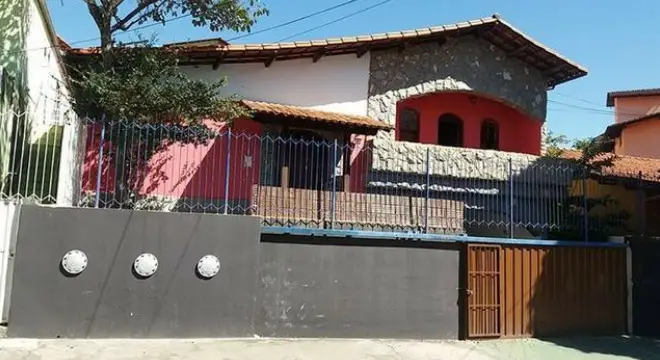 Casa com 3 Quartos para Alugar, 200 m² por R$ 2.800/Mês Rua Luiza Efigênia Silva, 425 - Camargos, Belo Horizonte - MG