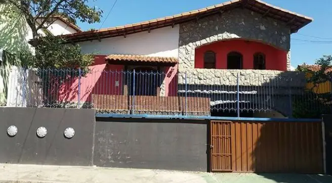 Casa com 3 Quartos para Alugar, 200 m² por R$ 2.800/Mês Rua Luiza Efigênia Silva, 425 - Camargos, Belo Horizonte - MG