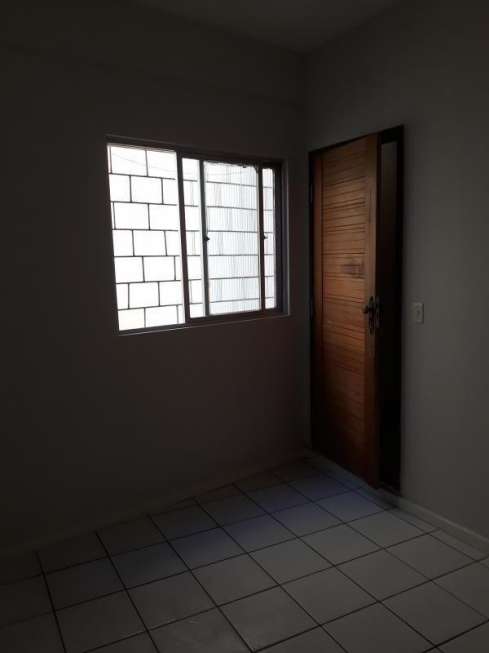 Apartamento com 2 Quartos para Alugar, 60 m² por R$ 750/Mês Rua Jayme Sapolnik - Boca do Rio, Salvador - BA