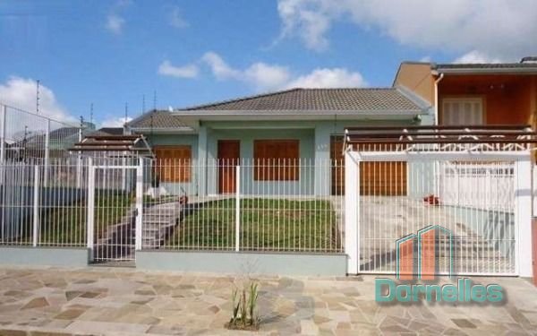 Casa com 3 Quartos à Venda, 135 m² por R$ 780.000 Rua Deonillo Zanella - Santa Lúcia, Caxias do Sul - RS