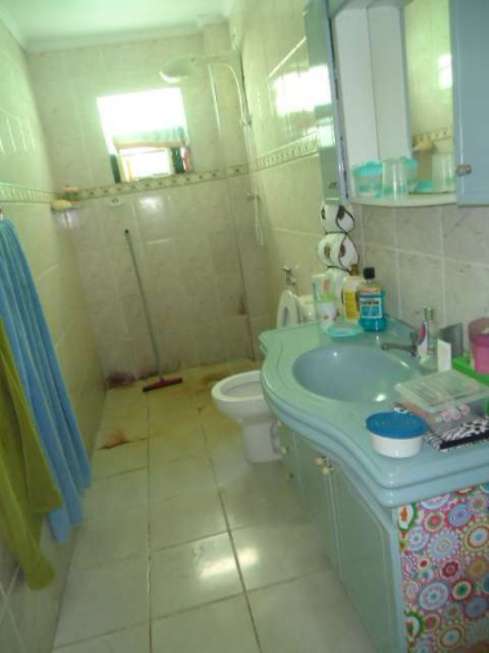 Casa com 3 Quartos para Alugar por R$ 3.000/Mês Tombo, Guarujá - SP