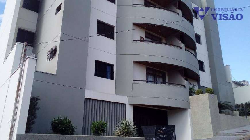 Apartamento com 3 Quartos para Alugar, 155 m² por R$ 1.200/Mês Vila Maria Helena, Uberaba - MG