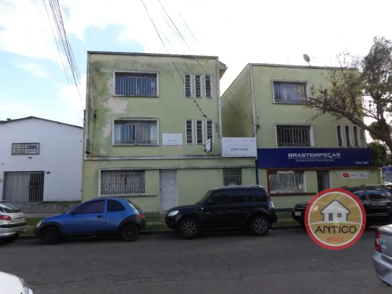 Apartamento com 3 Quartos para Alugar, 95 m² por R$ 1.100/Mês Rua Santo Antônio, 512 - Rebouças, Curitiba - PR